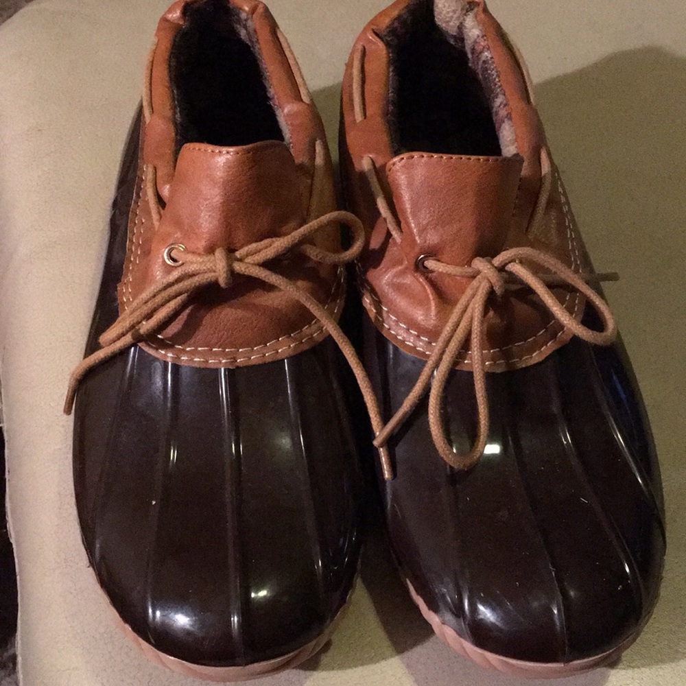 Cape Robbins size 8 rubber boots  ☔️